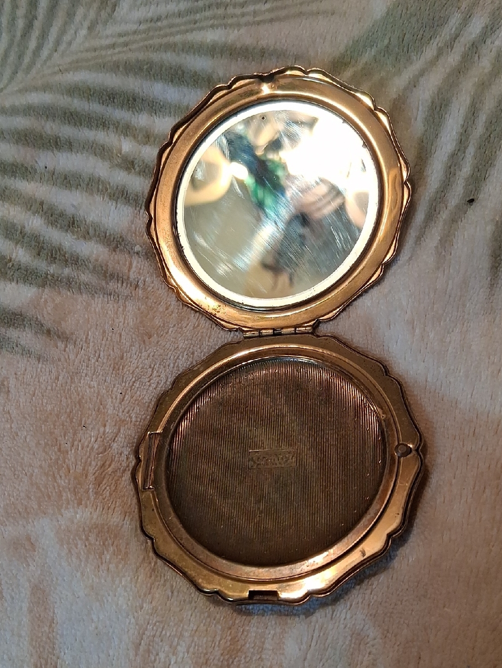 Stratton Powder Compact - Picture 7 of 7